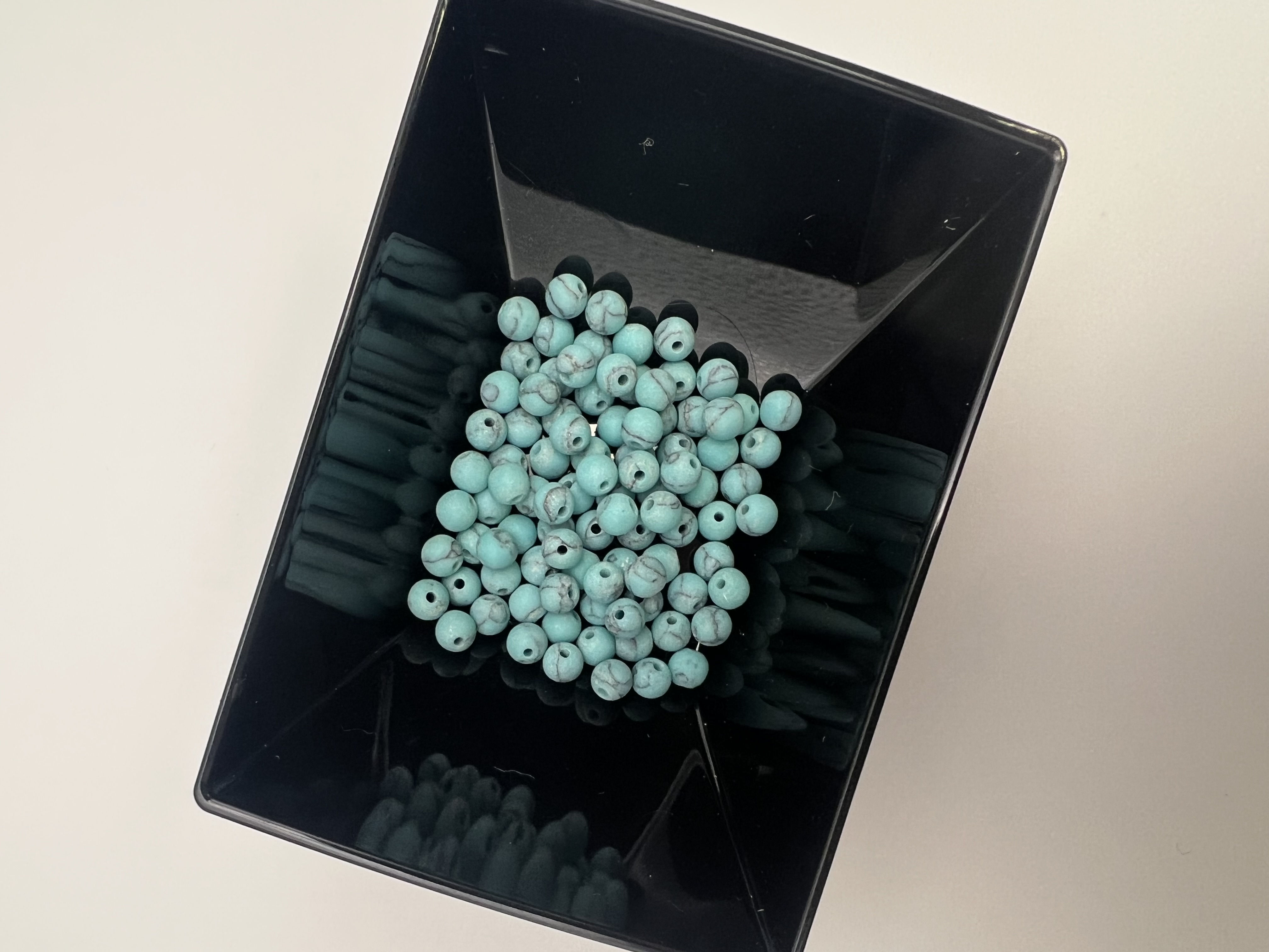 Tyrkys syntetický 4mm